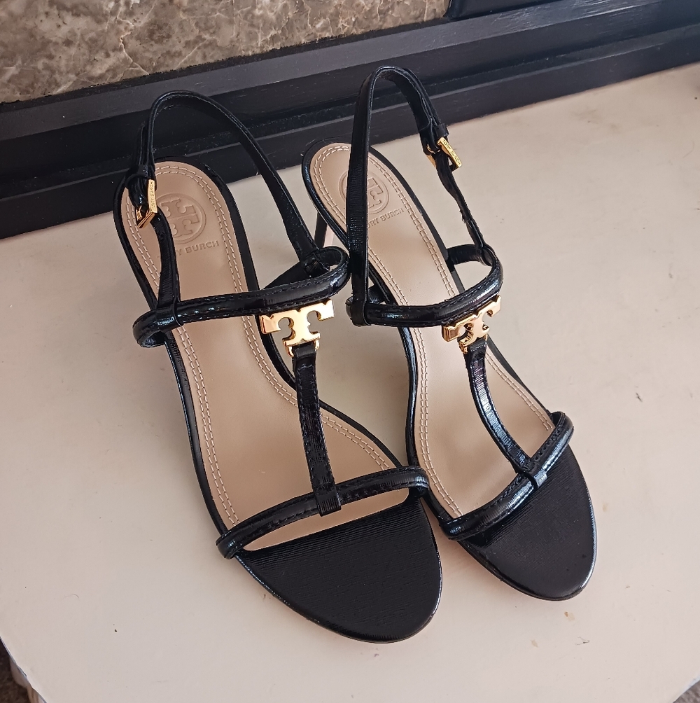 Tory Burch T Logo Patent Saffiano Leather Sandle - Picture 2 of 4